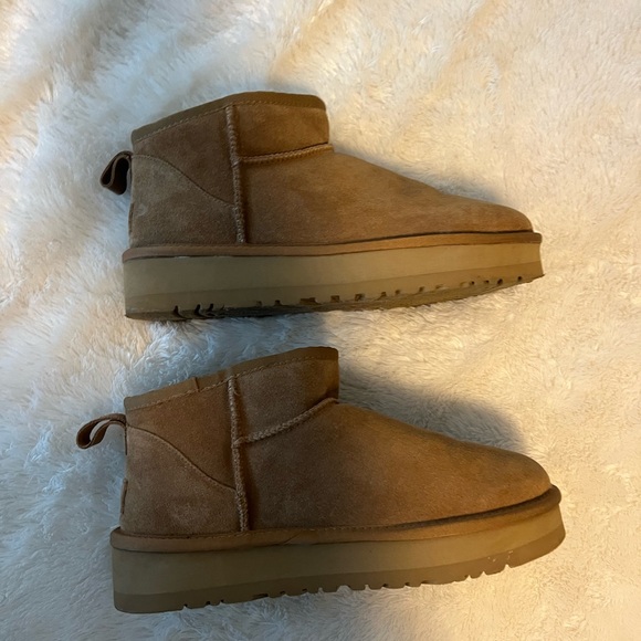 Size 10 mini length uggs - Picture 3 of 5